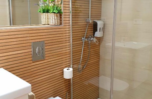 Carretera de la Sierra House | Road Sierra 95 Habitación privada con baño y zona de cocina