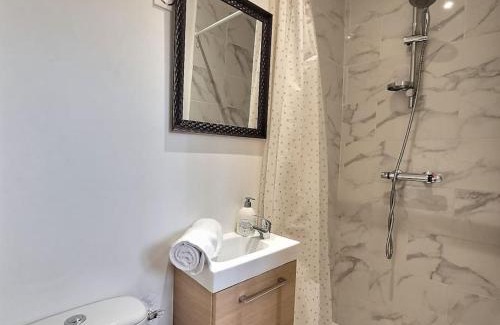 Chelles Apartment | Road Stop Studio *Paris*Disney*Gare*