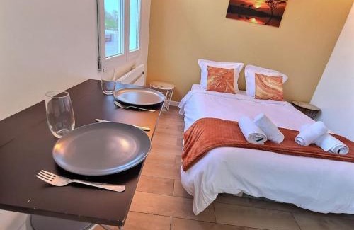 Chelles Apartment | Road Stop Studio *Paris*Disney*Gare*