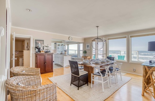 Roads End House | Roads End Oceanfront with Contemporary Styling Features Ocean-View Bedrooms