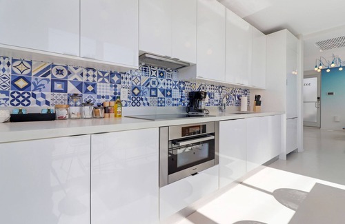 South Pointe Apartment | Roami at 250 Collins