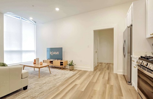 Arts/Warehouse District House | Roami at The Churchill | 1 Bedroom