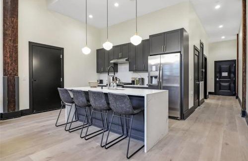 Arts/Warehouse District House | Roami at The Lola Group Friendly #69