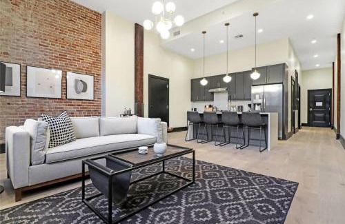 Arts/Warehouse District House | Roami at The Lola Group Friendly #69