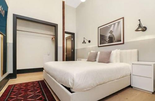 Arts/Warehouse District House | Roami at The Lola Group Friendly #73