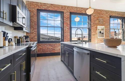 Arts/Warehouse District House | Roami at The Lola Near Bourbon St 3BR #35