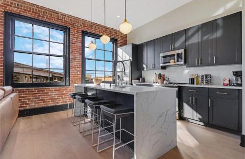 Arts/Warehouse District House | Roami at The Lola Near French Qtr #29
