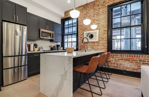 Arts/Warehouse District Apartment | Roami at The Lola Convention Center 1BR #17