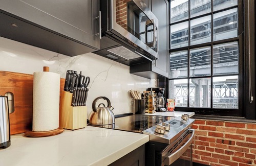Arts/Warehouse District Apartment | Roami at The Lola Convention Center 1BR #17