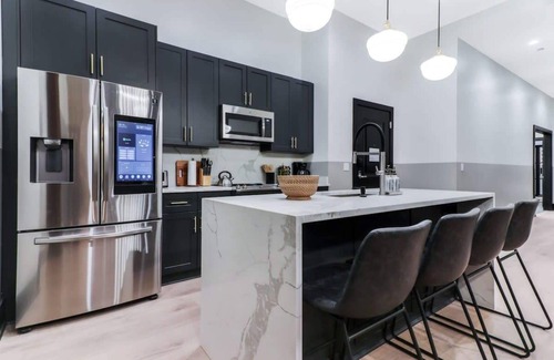 Arts/Warehouse District Apartment | Roami at The Lola Near Bourbon St Bach Suite #31