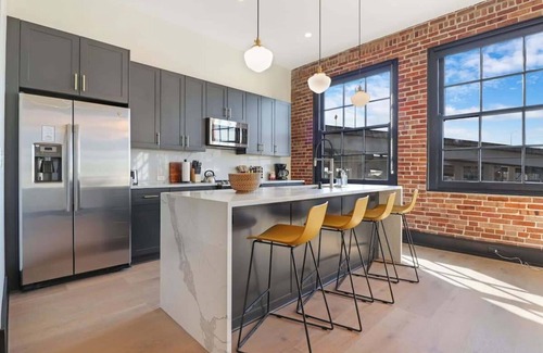 Arts/Warehouse District Apartment | Roami at The Lola Group Friendly #83