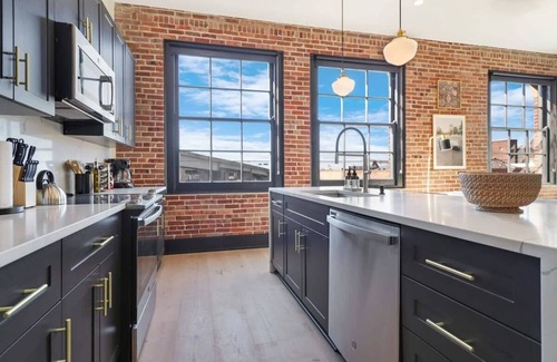 Arts/Warehouse District Apartment | Roami at The Lola Group Friendly #83