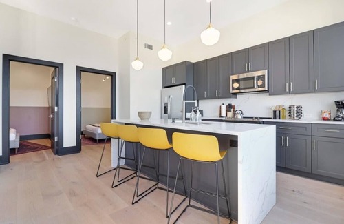 Arts/Warehouse District Apartment | Roami at The Lola Group Friendly #83