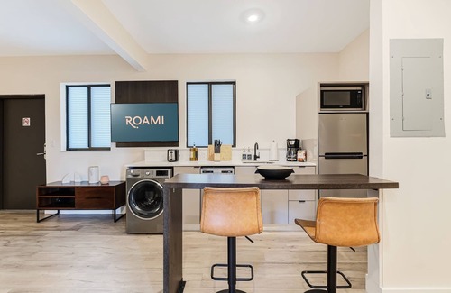 Edgewater House | Roami at The Palace | 4 Bed Combo | 2 Units