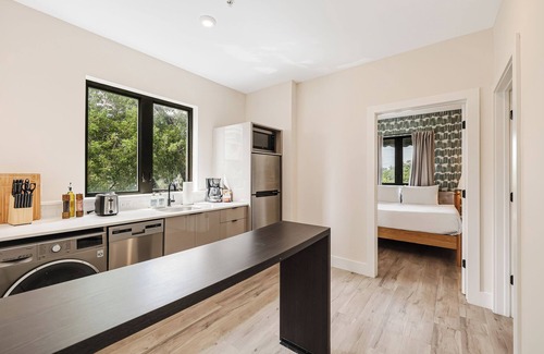 Midtown Apartment | Roami at The Palace