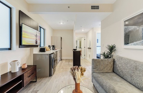 Midtown Apartment | Roami at The Palace