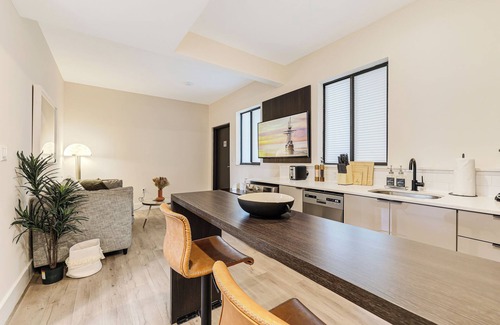 Midtown Apartment | Roami at The Palace