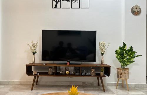 Kuah Apartment | Roamia Retreat - Tropical house