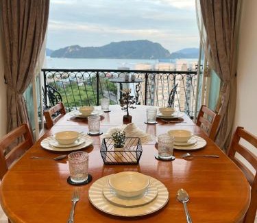 Kuah Apartment | Roamia Retreat - Tropical house