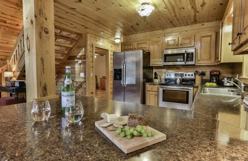 Ellijay Cabin | Roaring Creek | Ellijay, Ga