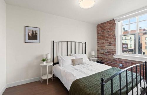 Riverside Apartment | Roav Stays - J and K Luxury Apartment 304