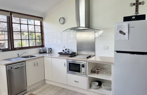 Waterhouse House | Robe Terraces 3 - Located right in the heart of Robe.