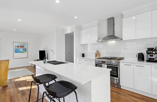 Torquay House | Roberts Retreat - Relaxed Coastal Living in Torquay