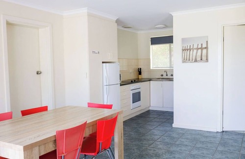 Waterhouse Hotel | Robetown Motor Inn & Apartments