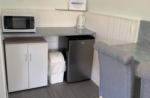 Waterhouse Hotel | Robetown Motor Inn & Apartments