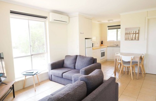 Waterhouse Hotel | Robetown Motor Inn & Apartments