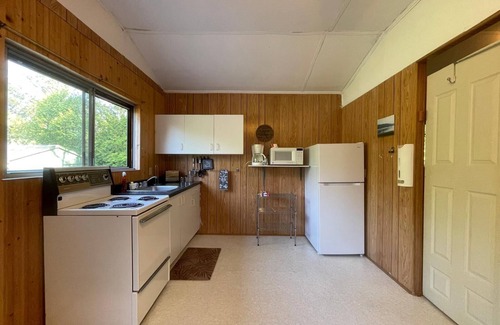 Hope Bay Cottage | Robin-Cedar garden Cozy Cottage #1 for a relaxing retreat