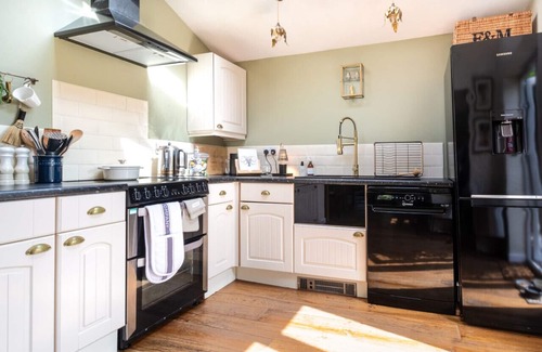 Dereham House | Robin Cottage - Two Bedroom House, Sleeps 4