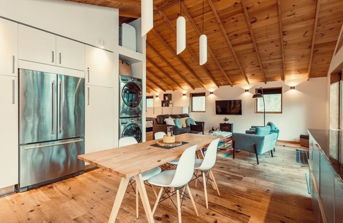 Weaverville Cabin | Robin's Nest Retreat in charming Weaverville