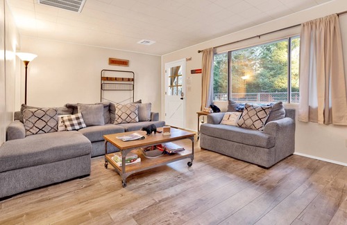 Big Bear City Cabin | Robinhood Chalet #2277