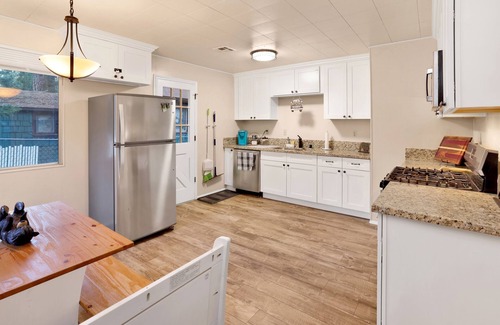 Big Bear City Cabin | Robinhood Chalet Cottage at Big Bear Lake