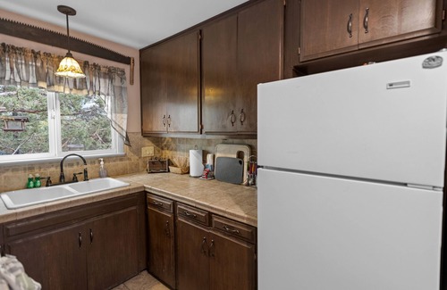 Big Bear Lake Cabin | Robins Nest - Walk to Slopes, Hot Tub, Deck, BBQ