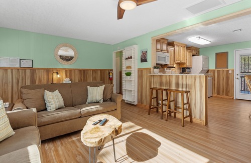 The Village Cabin | Robinson's Roost - Walk to Lake & Village, Arcade Game, Fireplace, Deck, Barbecue