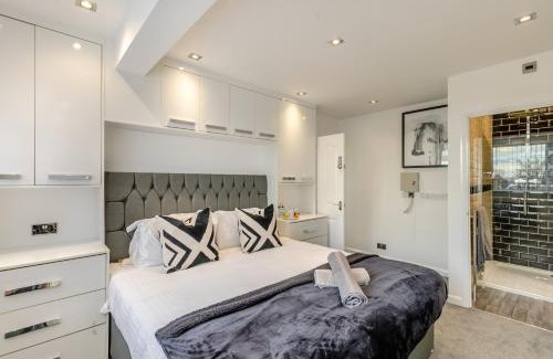 Gloucester House | Robinswood House - A beautiful family home near the Cotswold