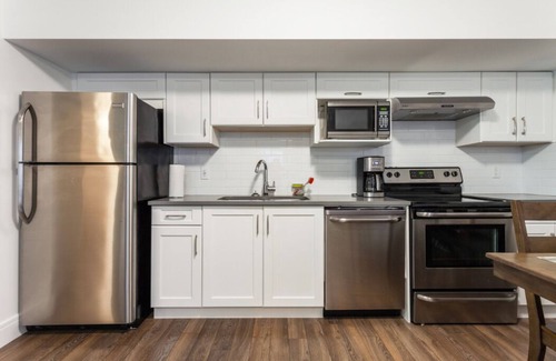 Colwood House | Robson Place Suite*