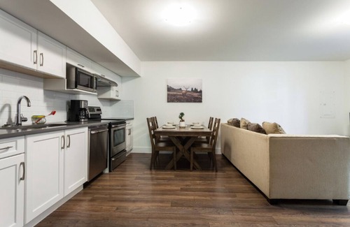 Colwood House | Robson Place Suite*