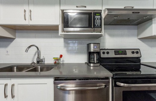 Colwood House | Robson Place Suite*