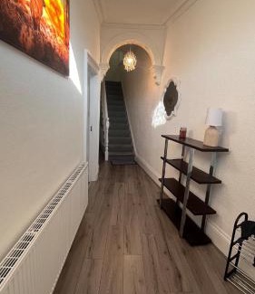 Rochdale House | Rochdale Hideaway - Huge 5 Bedroom House