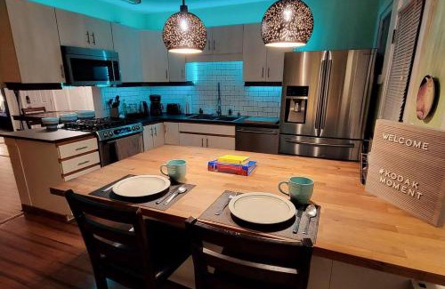 Downtown Rochester Apartment | Rochester Kodak Themed 2 Bedroom Apt With Parking
