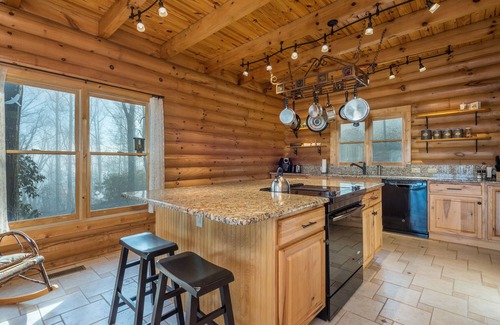 Fairview Cabin | Rock Garden Roost | Stunning Mountain Views, Hot Tub, Game Room & Fire Pit!