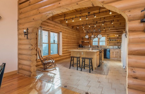 Fairview Cabin | Rock Garden Roost | Stunning Mountain Views, Hot Tub, Game Room & Fire Pit!
