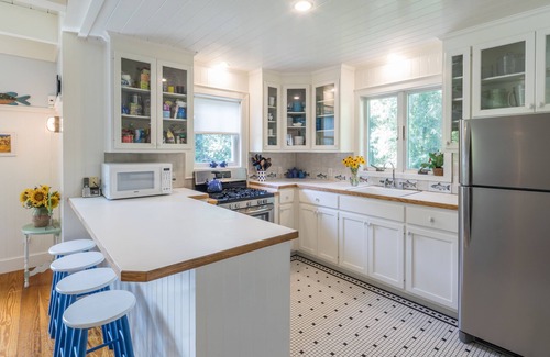 Orleans House | Rock Harbor Retreat: Reserve for Summer 2026! Beautifully decorated & landscaped