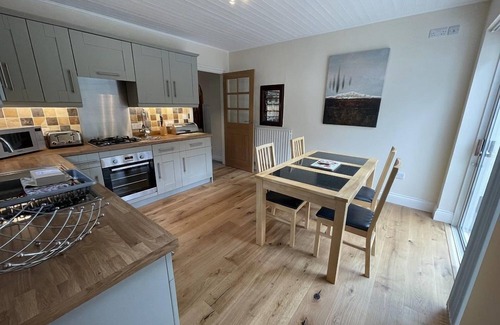 Braithwaite House | Rock Lynn - a bungalow that sleeps 4 guests in 2 bedrooms