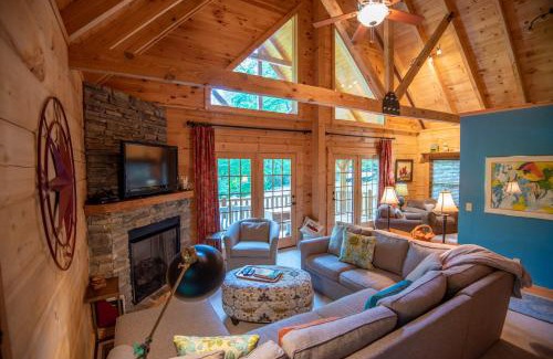 Buck Mountain House | Rock n Rhapsody - Blue Ridge Log Cabin - Minutes to West Jefferson - Fireplace - Foosball