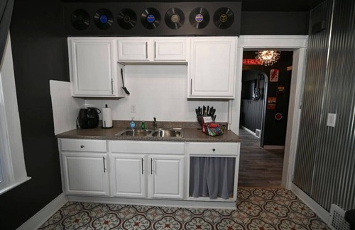 Cleveland Apartment | Rock 'n' Roll Haven | Themed | Sleeps 6