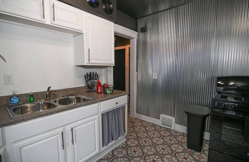 Cleveland Apartment | Rock 'n' Roll Haven | Themed | Sleeps 6
